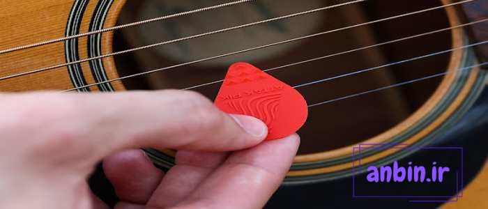 آموزش نحوه گرفتن پیک گیتار در دست