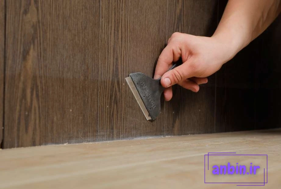 تمیز کردن دیوار قبل از نصب قرنیز