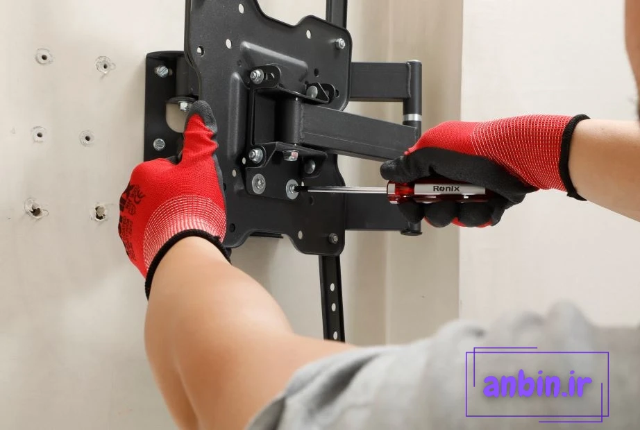 محکم کردن براکت روی دیوار توسط ست پیچ گوشتی رونیکس