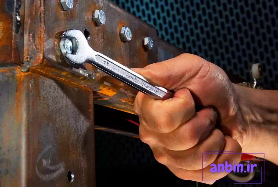 بازکردن پیچ زنگ&zwnj;زده با آچار تخت و رینگی