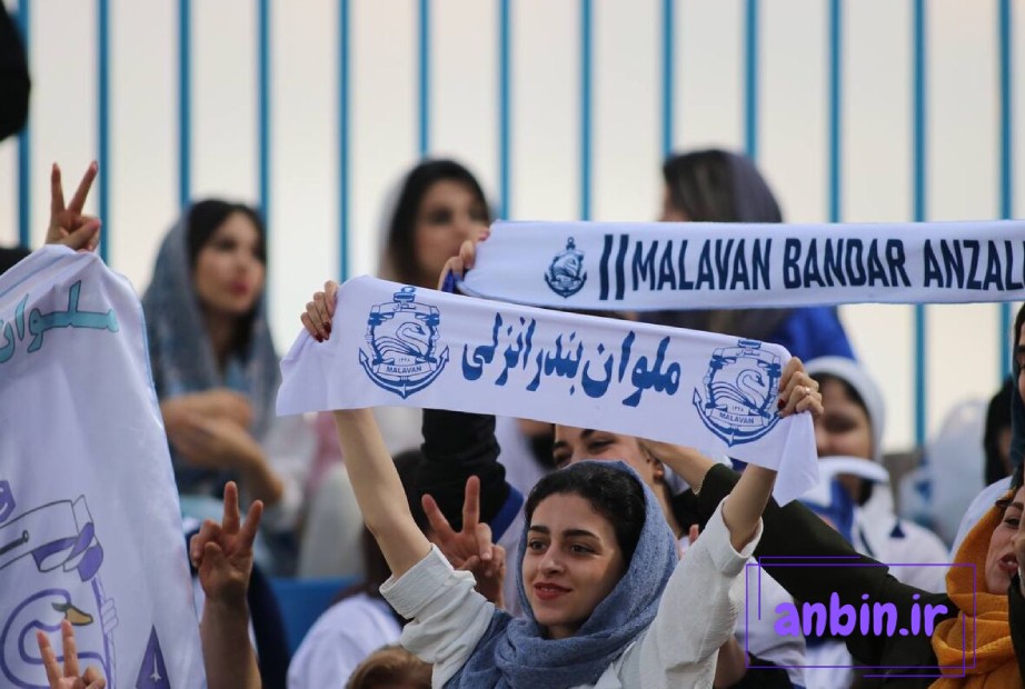 هواداران باشگاه ملوان در مسابقه با پرسپولیس