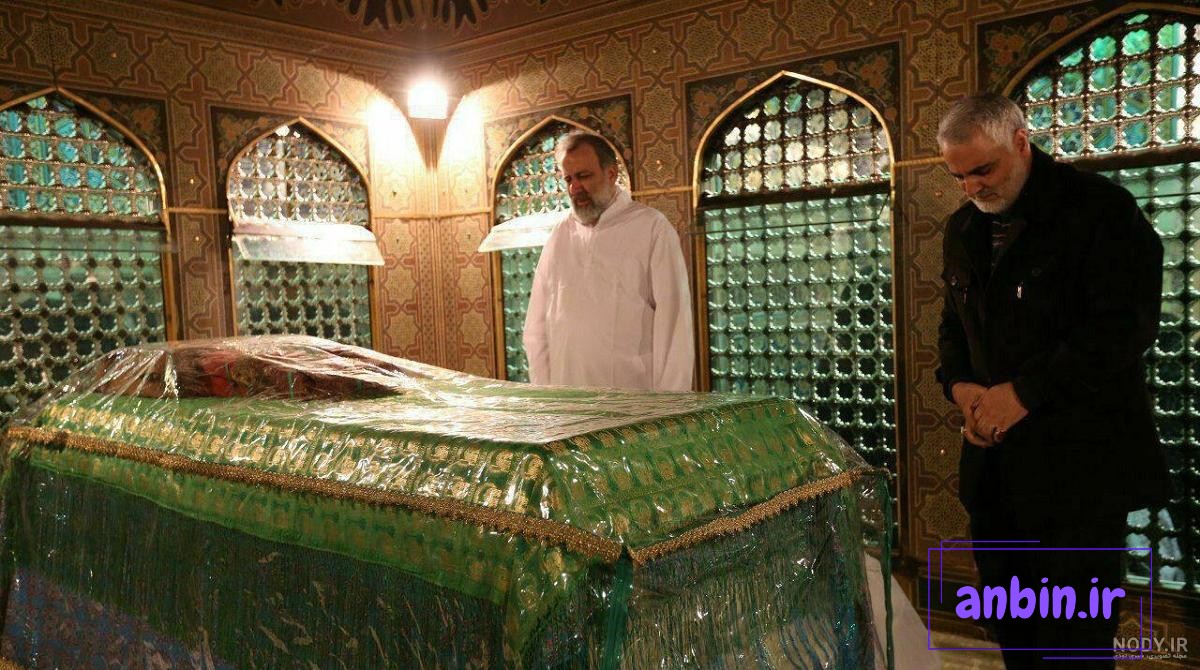 مشرق نیوز - عکس/ غبارروبی مضجع مطهر امام رضا (ع) با حضور رهبر انقلاب