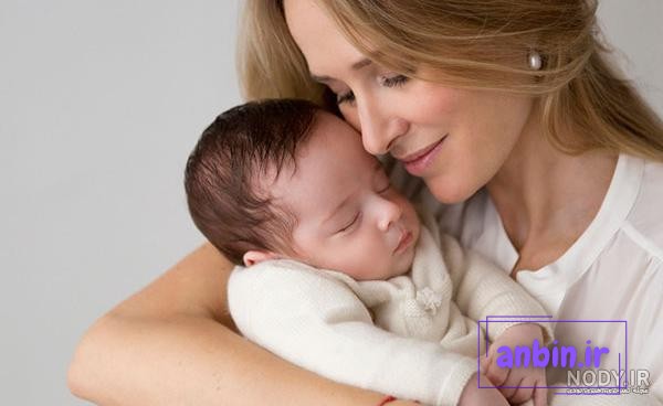 ژست عکس تولد کودک با پدر و مادر