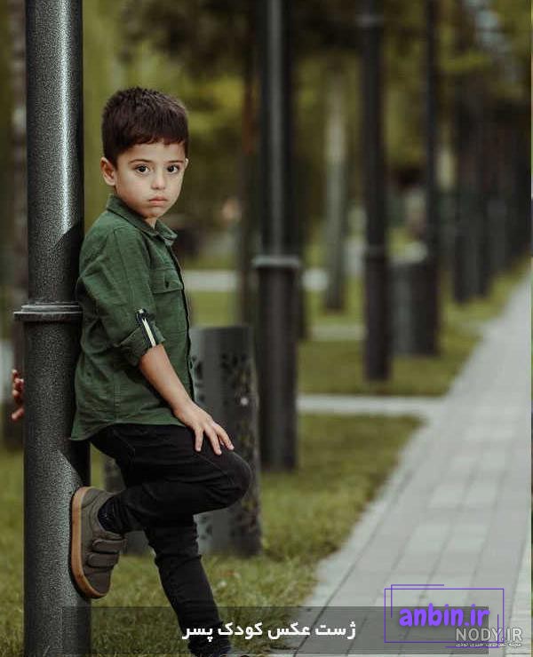 ژست عکس کودک پسر در آتلیه - عکس نودی