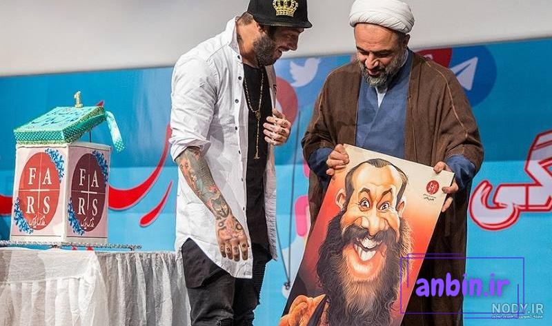 یک نکته عجیب در عکس&zwnj;های جدید تتلو در دادگاه - تابناک | TABNAK