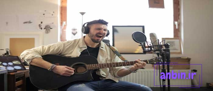 چگونه هم گیتار بزنیم هم بخوانیم